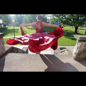 Red sherri hill prom dress